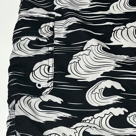 Nike Men's Size 36 Swim Trunks Shorts Balck & white‎ Wave Print - Picture 4 of 10